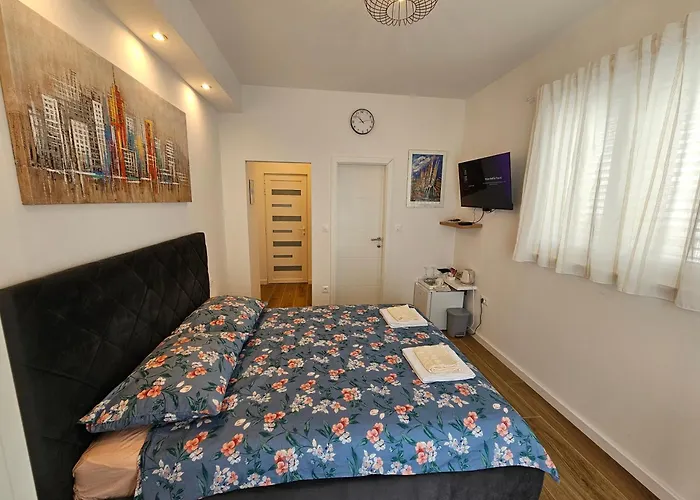 Ela Quarto em Acomodações Particulares